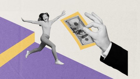 Foto caricatura cómic boceto collage imagen de brazo pagando dinero despreocupada emocionada adolescente chica aislada fondo gráfico.