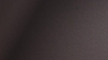 Logotipo de la marca ALDI en el sitio web Aldi.us en iPhone en modo oscuro.