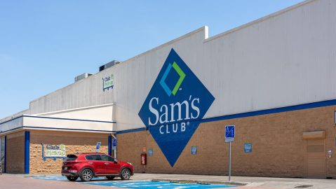Logotipo de Sam's Club, fachada de la supertienda mayorista Sam's Club.