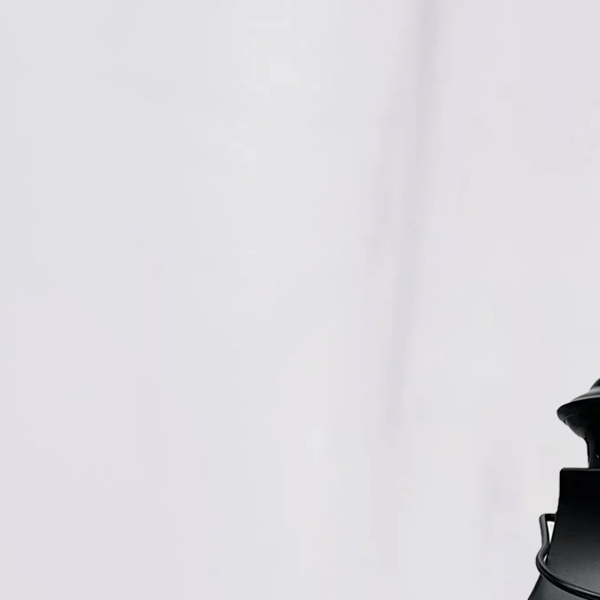 Linterna de metal de madera rústica de Better Homes & Gardens.