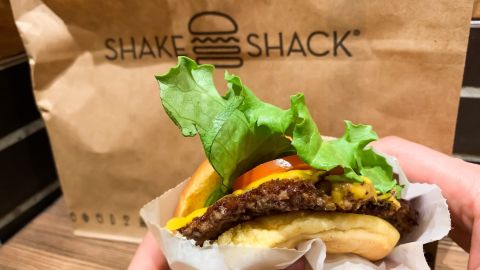 Hamburguesa con queso de Shake Shack.