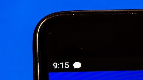 El logotipo de General Motors se muestra en un teléfono inteligente.