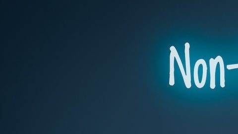 Concepto de negocio de acuerdo de confidencialidad (NDA). Empresario dibuja un esquema que representa un acuerdo de confidencialidad.
