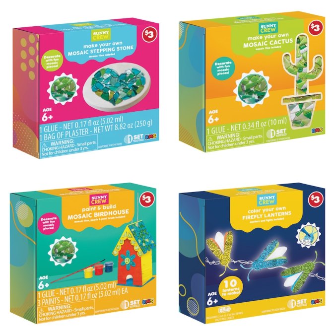 Kits variados de manualidades con mosaicos.