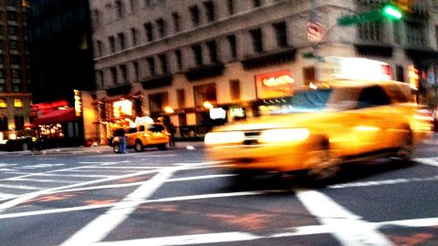 Manejar en Estados Unidos no solo es más caro, también es más peligroso