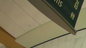 Una tienda Crocs en el Queens Center Mall en el distrito de Queens en Nueva York.