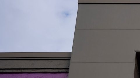 Primer plano del logotipo de Taco Bell en la entrada de uno de sus restaurantes de la cadena en Portland, Oregón.