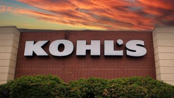 Letrero del edificio de la tienda de ropa departamental Kohl's.