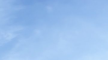 ista panorámica de la tienda Costco Wholesale al atardecer.