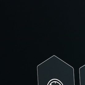 Persona que usa una computadora portátil con un icono de préstamo.