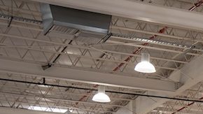 Un día ajetreado en Costco, donde mucha gente compra sus productos.