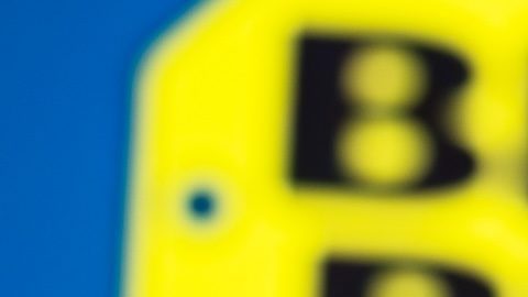En esta ilustración fotográfica se ve el logotipo de Best Buy Co., Inc. en un teléfono inteligente.