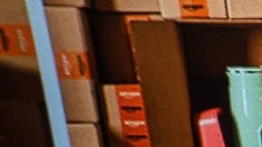 Teléfono inteligente con anuncio de la tienda de Amazon - Black Friday.