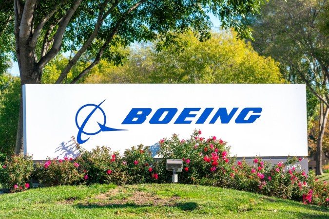 Boeing dice que planea recortar 17,000 puestos de trabajo, o alrededor del 10% de su fuerza laboral global, en los meses que vienen.