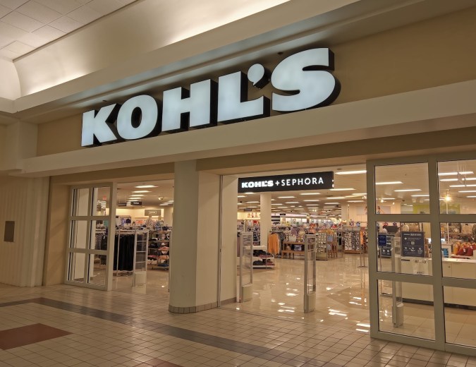 Fachada de una tienda Kohl's en un centro comercial.