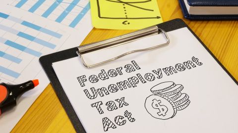 Ley Federal de Impuestos por Desempleo (FUTA) se muestra en la fotografía conceptual.
