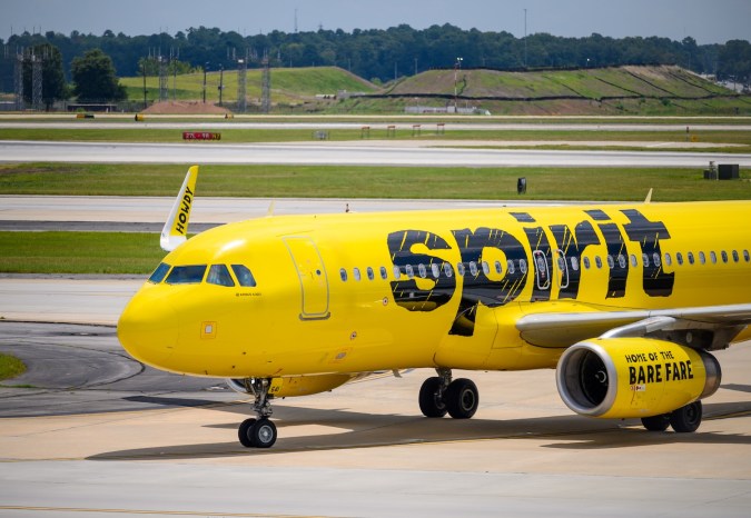 Spirit Airlines se declaró en quiebra según el Capítulo 11, convirtiéndose en la primera gran aerolínea de pasajeros estadounidense en hacerlo desde American Airlines hace 13 años.
