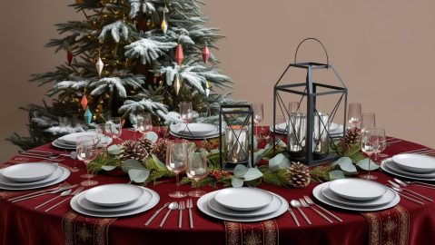 Dollar Tree tiene una amplia oferta de decoraciones navideñas a un precio muy bajo.