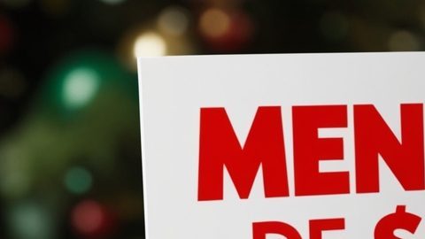 Walmart tiene opciones económicas para los regalos que van en las medias de Navidad.