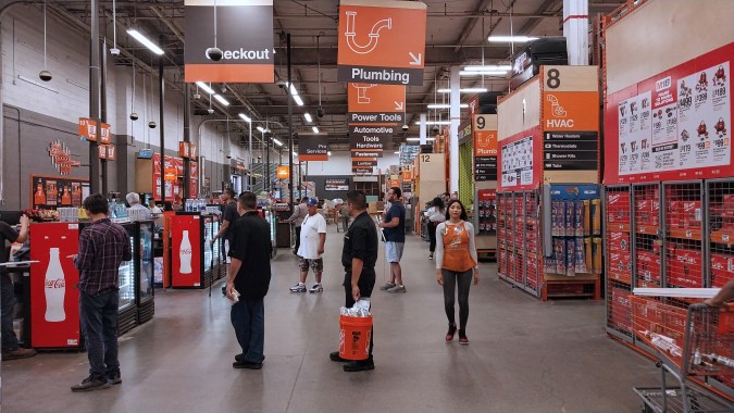 Es importante comparar los precios y promociones entre Home Depot y Lowe's para encontrar la mejor opción para tu presupuesto.