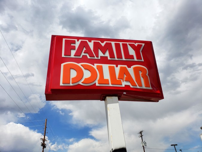 Los representantes de servicio al cliente de Family Dollar son una pieza clave en la satisfacción de los compradores.