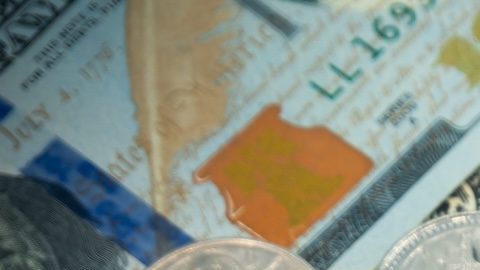 El índice de volatilidad Cboe, o VIX, es un índice de referencia utilizado para medir la volatilidad futura esperada del índice S&P 500.