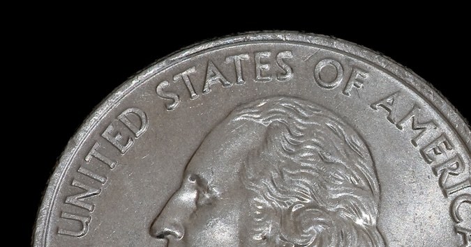 La moneda de 25 centavos de 1999 de Pensilvania está compuesta de 75% cobre y 25% níquel.