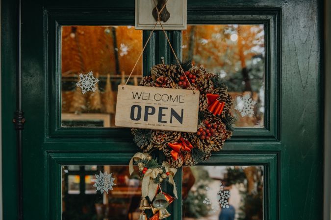 Antes de salir de casa en Nochebuena y Navidad, revisa los horarios de atención del restaurante que visitas.