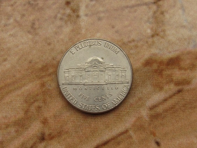 Las monedas de 5 centavos de 1942 están compuestas de 75% cobre y 25% níquel.