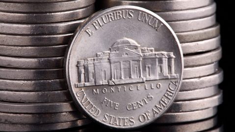 Algunas monedas de 5 centavos de 1942 tienen un error que las hace muy valiosas.