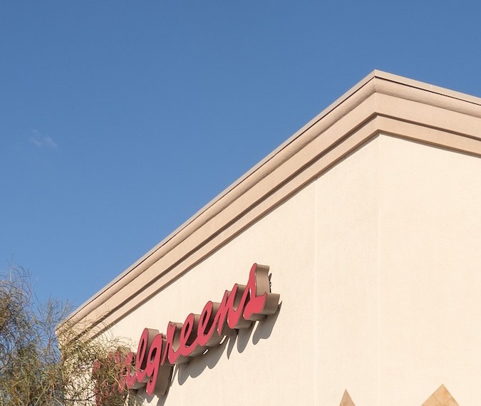 Walgreens planea cerrar 1,200 tiendas en tres años en un esfuerzo por volver a la rentabilidad y al crecimiento a largo plazo.