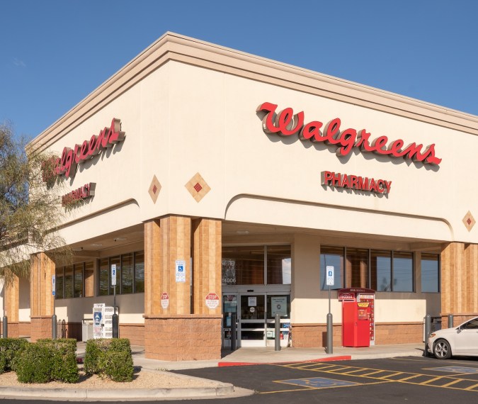 Walgreens planea cerrar 1,200 tiendas en tres años en un esfuerzo por volver a la rentabilidad y al crecimiento a largo plazo.