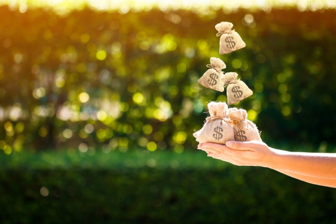 Una money order o giro postal, es una buena opción para enviar dinero de forma segura.