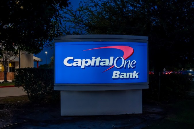 Capital One negó las acusaciones de la CFPB y dijo que publicitó ampliamente su cuenta de ahorros de alto rendimiento.