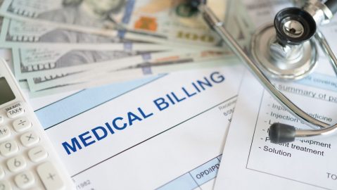 Una nueva norma eliminaría la deuda médica de millones de informes crediticios.