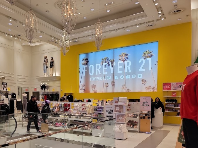 Los asociados de ventas de Forever 21 son clave para cumplir con la satisfacción de los compradores.