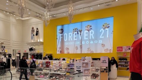 Los asociados de ventas de Forever 21 son clave para cumplir con la satisfacción de los compradores.