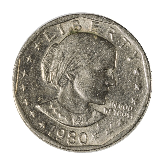 Las monedas de $1 dólar de 1980 están compuestas de 75% cobre y 25% níquel sobre un centro de cobre puro.