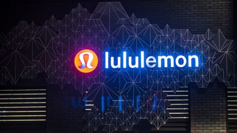 Lululemon cuenta con varias vacantes abiertas para asociados de ventas en el estado de California.