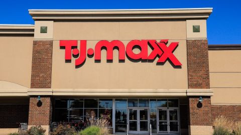 La temporada de ofertas y liquidaciones de inicio de año ha iniciado en T.J. Maxx, con descuentos de hasta el 75%.