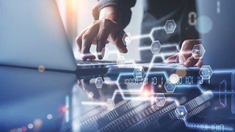 La tecnología financiera se utiliza para describir la nueva tecnología que busca mejorar y automatizar la prestación y el uso de servicios financieros.