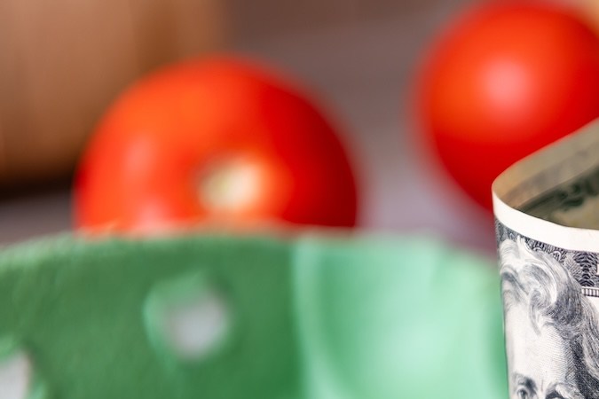 Solo en enero, el costo de los huevos en Estados Unidos aumentó más del 15% respecto al año anterior, pero no es el único alimento que ha subido de precio.