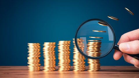 Las ciencias económicas son una rama de las ciencias sociales que se centra en la producción, distribución y consumo de bienes y servicios.
