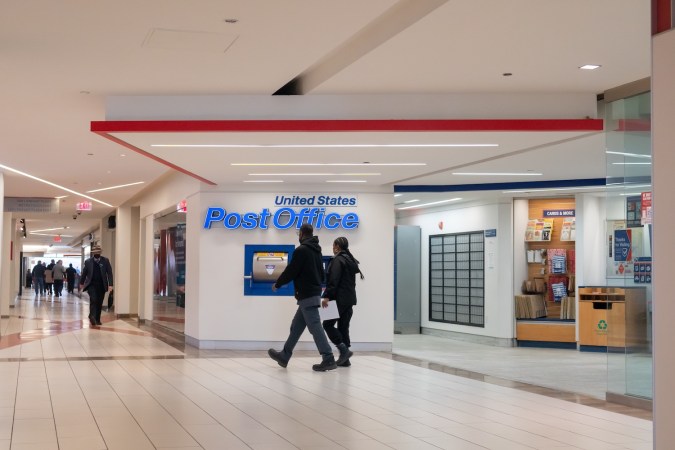 El reporte de una posible privatización de USPS llega días después de que Louis DeJoy, su director, anunciara que tiene la intención de renunciar.