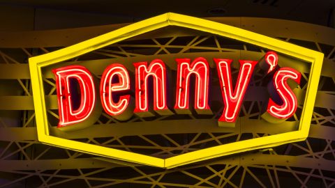 El año pasado Denny's anunció que cerraría 150 de sus sucursales y sumará 30 más a la lista en 2025.