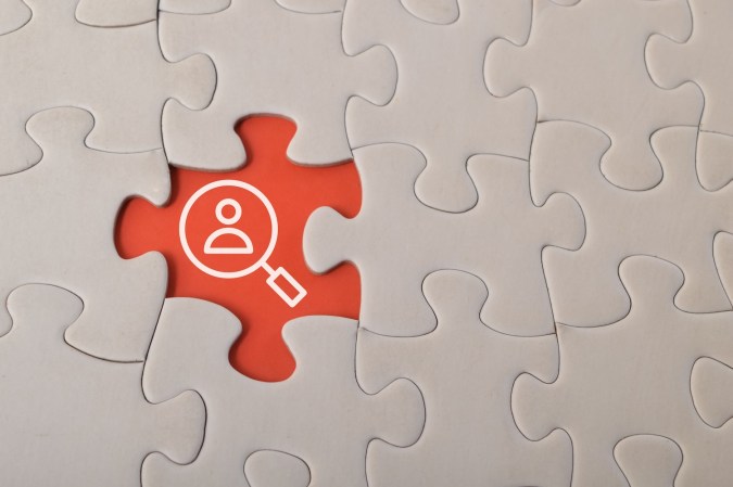 De acuerdo a ZipRecruiter, los trabajos sin título más buscados en Florida son: capacitador en servicio al cliente, representante de ventas de cosméticos, cajero bancario disponible para trabajar desde casa y cajero bancario a tiempo parcial.