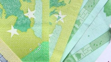 El euro es la moneda oficial de la Unión Europea (UE), adoptada por 20 de sus 27 países miembros.