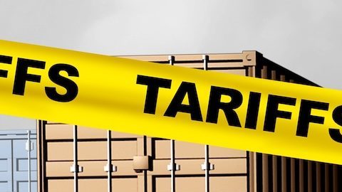 Trump declaró inicialmente una emergencia económica para imponer aranceles del 10% a todas las importaciones de China y del 25% a las de México y Canadá.