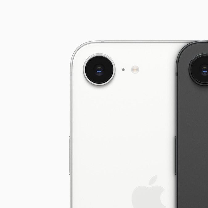 El iPhone 16e está disponible en acabados en blanco mate y negro.