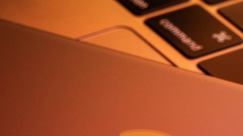 Amazon tiene una gran oferta en un cargador magnético para Apple con calificación de 4.7 estrellas.
